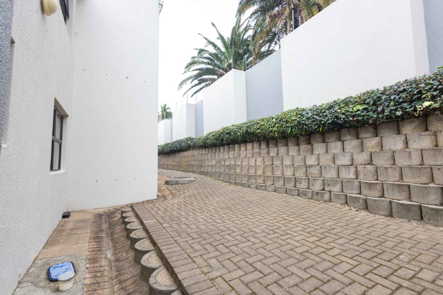 To Let 2 Bedroom Property for Rent in Loevenstein Western Cape